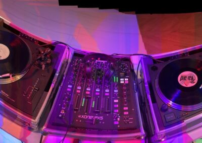 Esküvői DJ – Kónya Attila prémium hang- és fénytechnikával