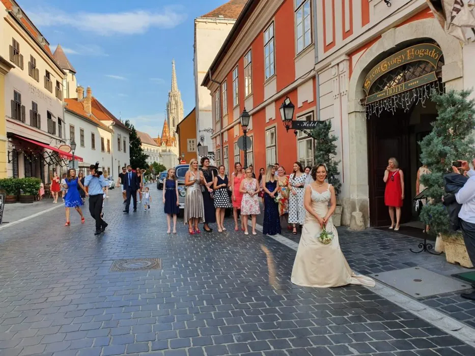 Esküvői DJ pult rendezvény előtt – előkészület a nagy napra