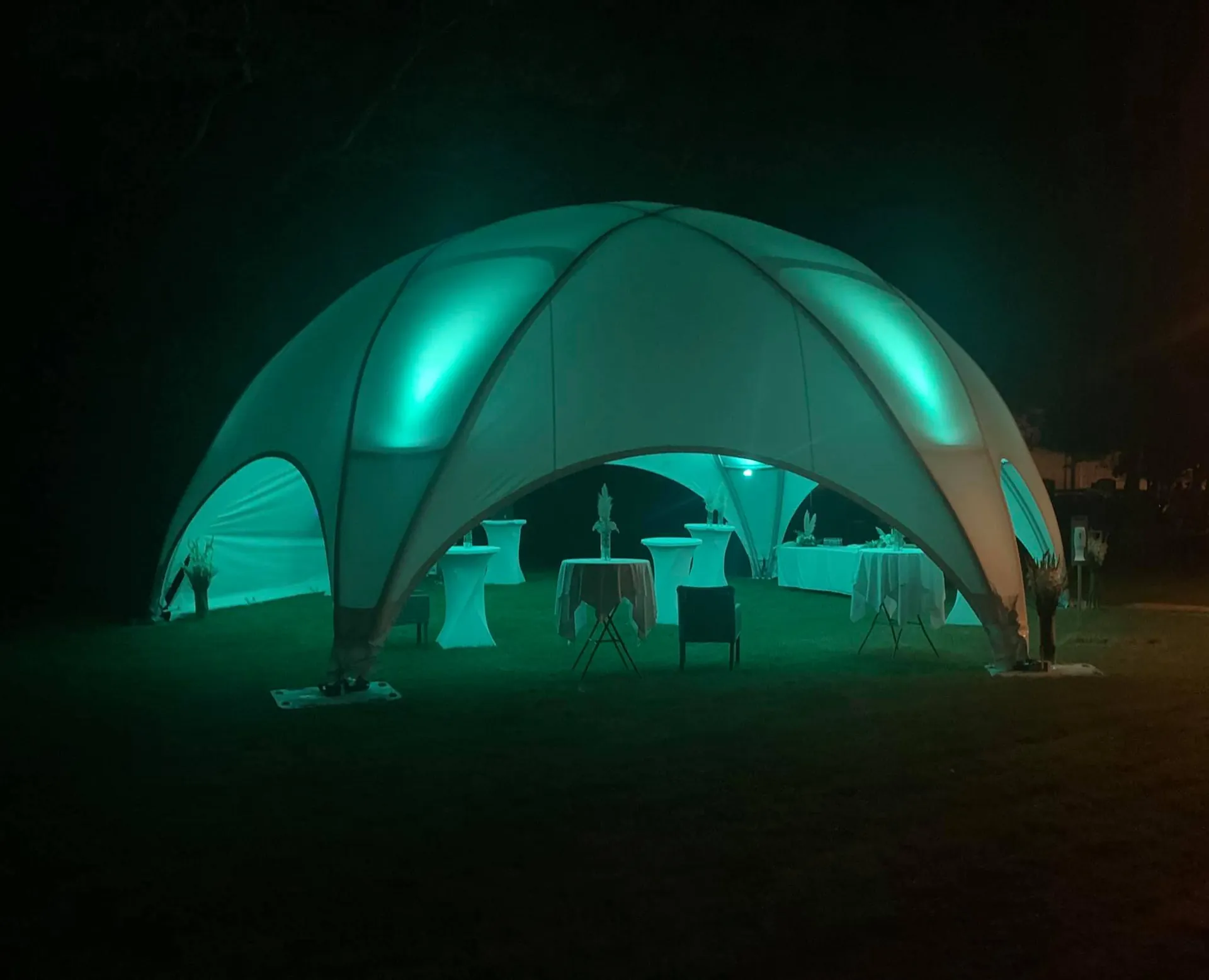 Esküvői DJ szett hang- és fénytechnikával, rendezvényre készen