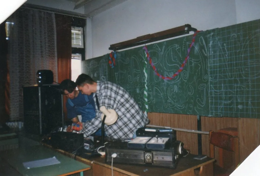 Kónya Attila első DJ-fellépése közönség előtt, régi emlék egy élő rendezvényről