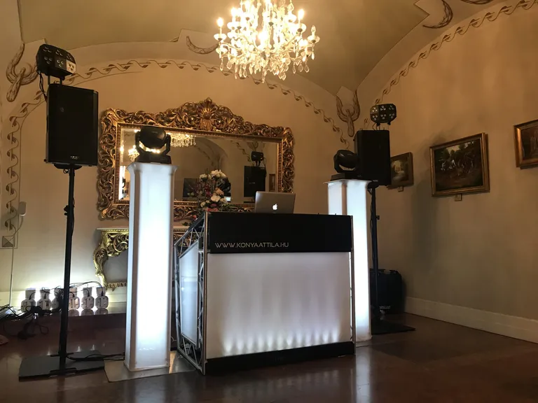 Esküvői DJ hang- és fénytechnikával
