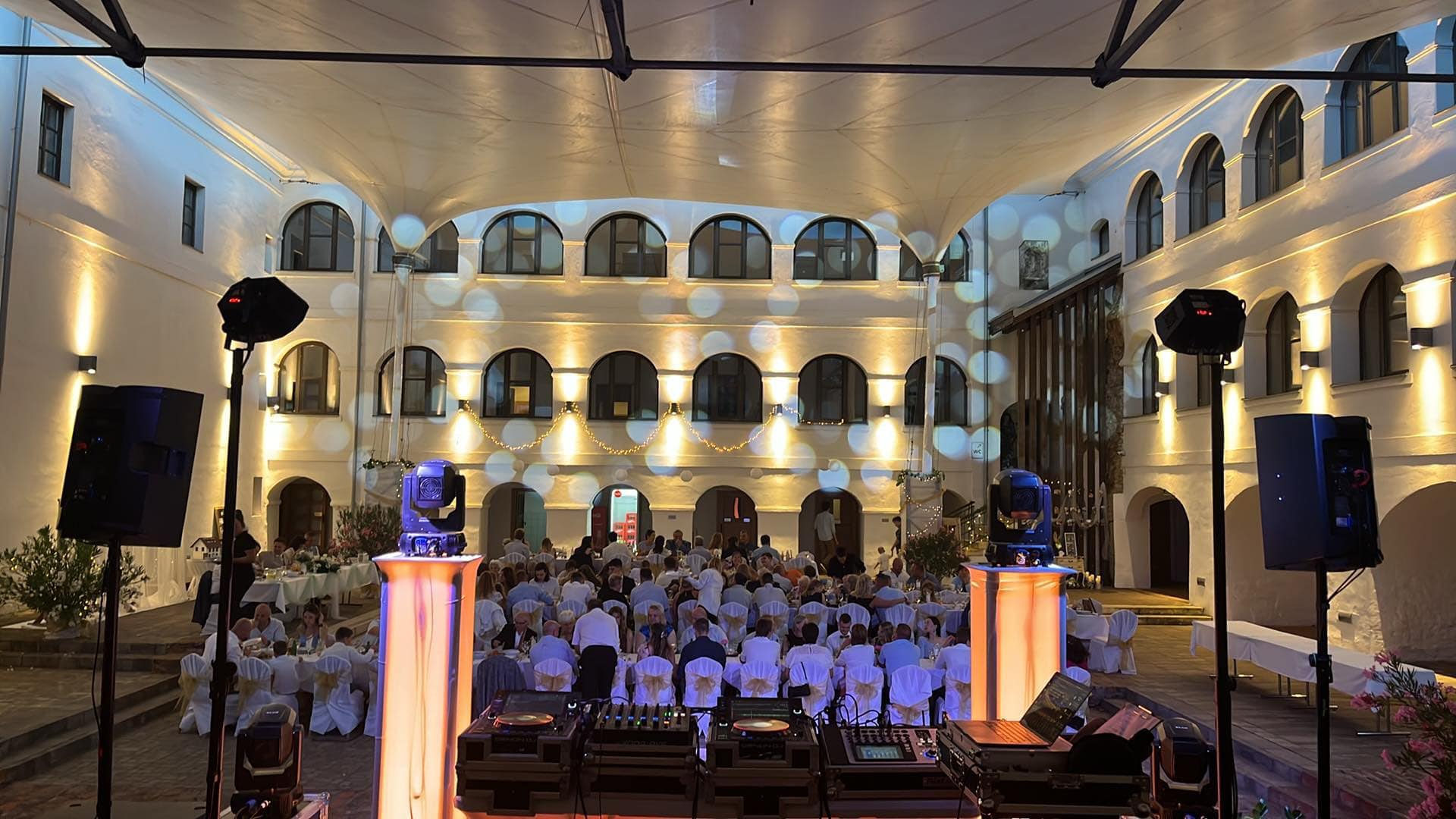 524982449_1283266950471032_9025607578440484459_n Esküvő Dj Egervár